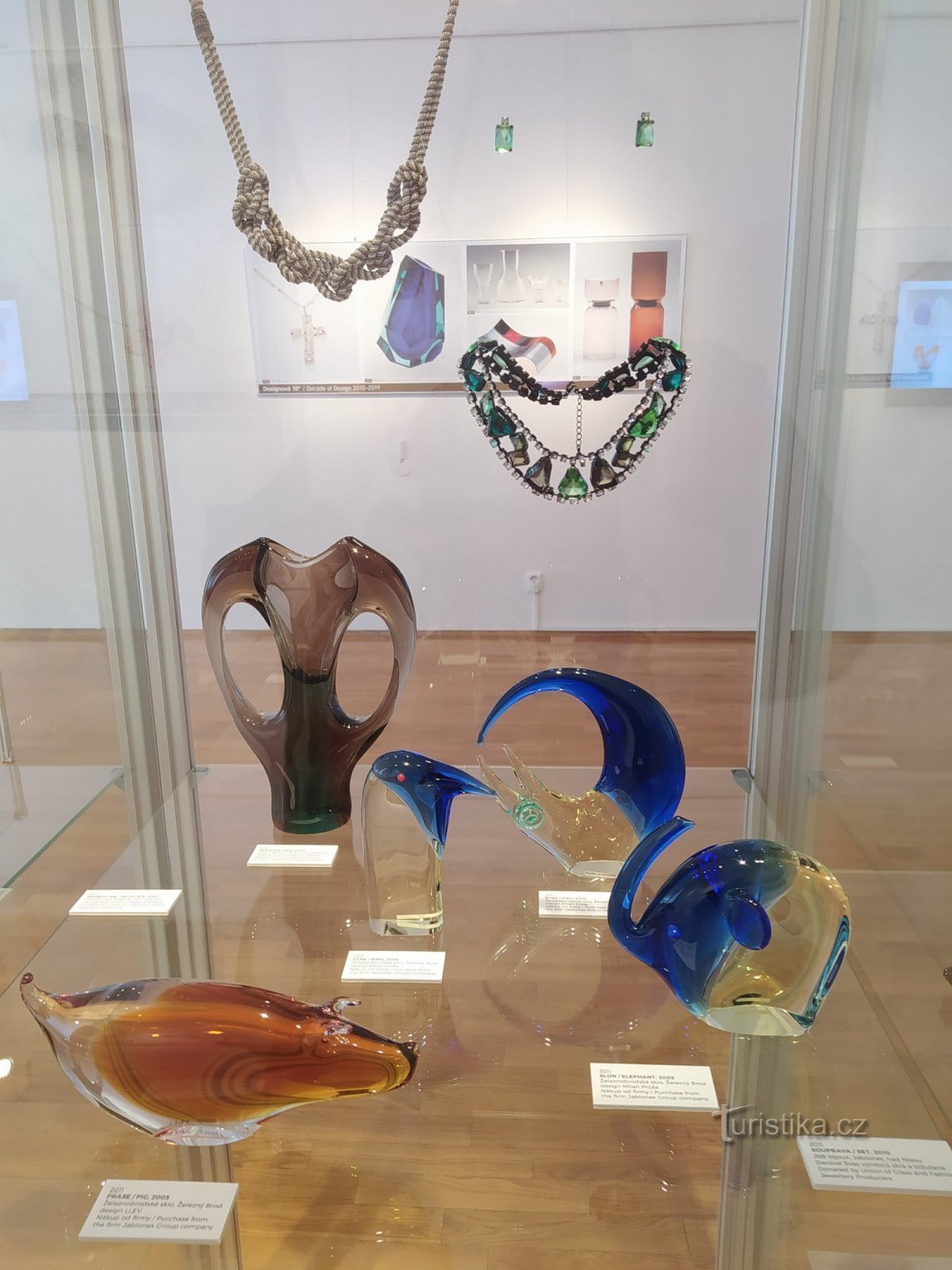 The beauty of glass and jewelry in the Jizera Mountains