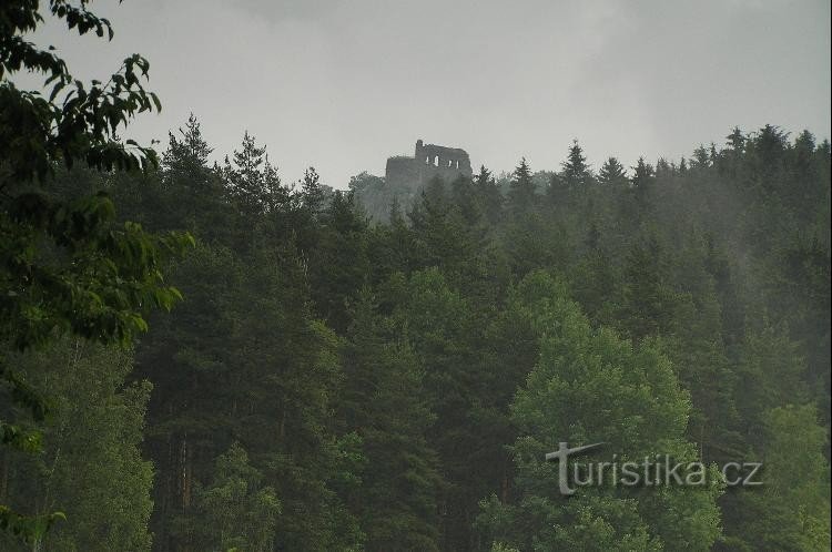 Krasíkov : vue depuis la vallée de Hadovka