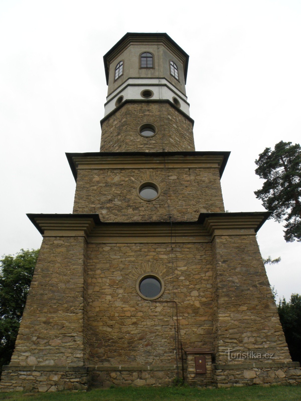 hermosa torre del imperio