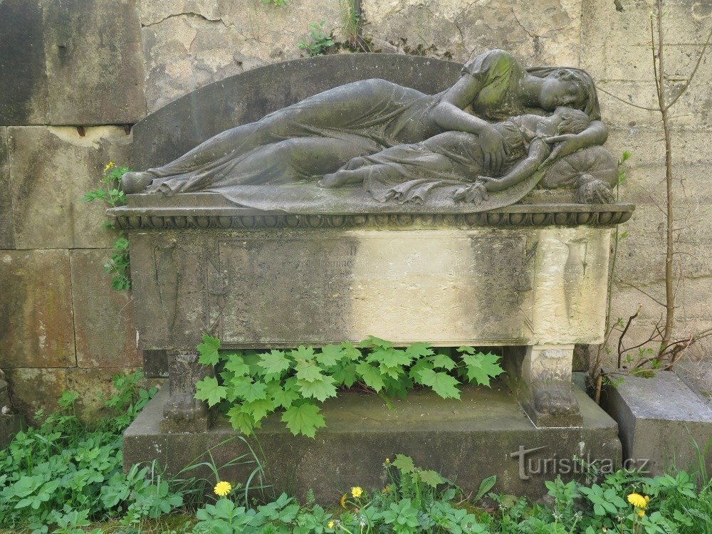 Krásná Lípa – tombstones at the church of St. Mary Magdalene