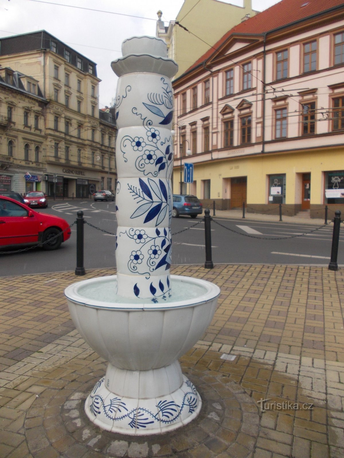 krásna porcelánová fontána