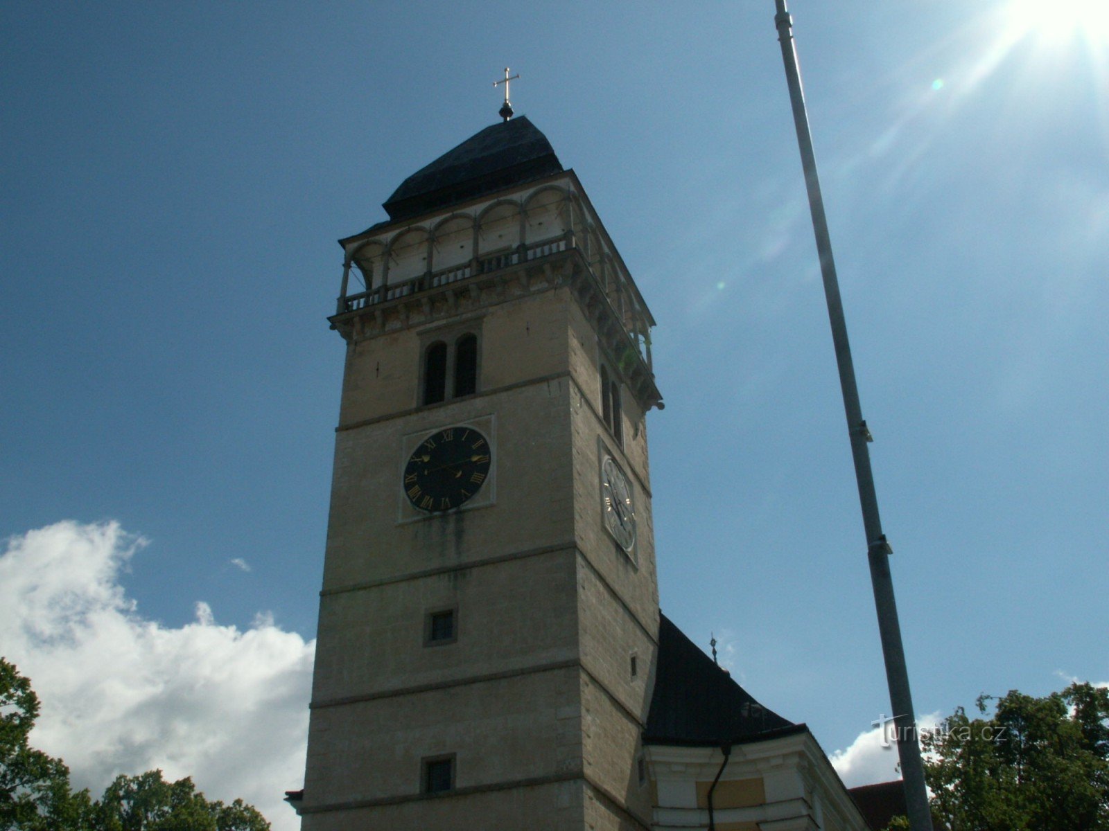 Det smukke renæssancetårn ved kirken St. Lawrence i Dačice. Efter at have klatret 150 trin til