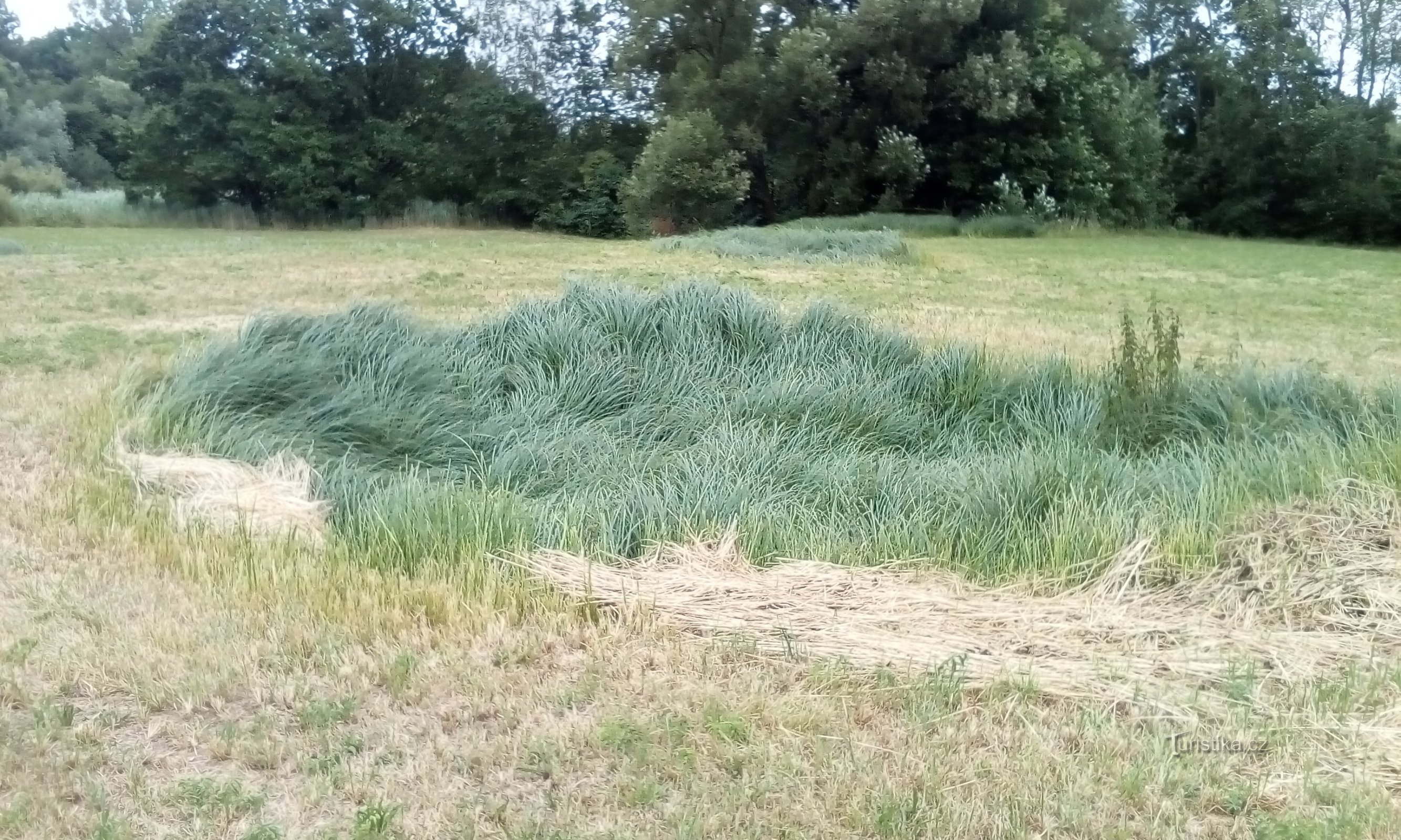 Kraters na geallieerde aanvallen op Pardubice