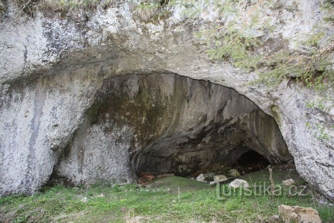 Trou de vache - entrée de la grotte