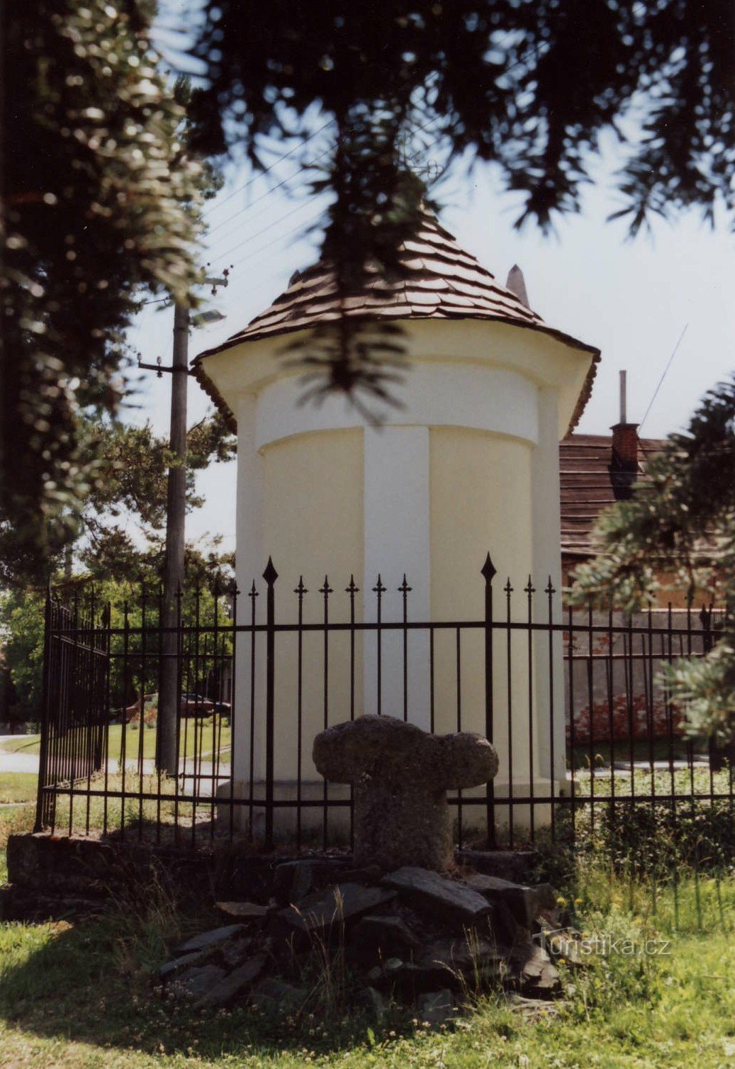 Křelov - capilla y cruz de reconciliación