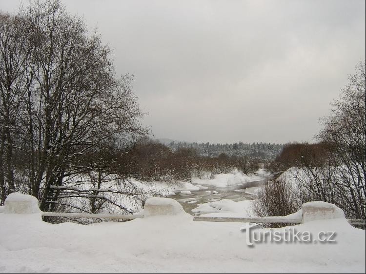 Křemelná: řeka Křemelná jižně od rozcestí