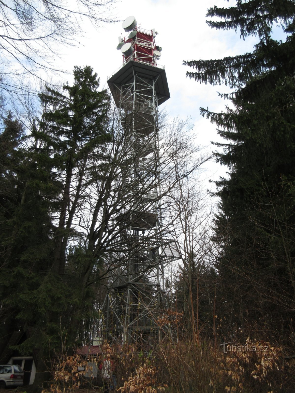 Křemešník - sentier éducatif, château du vent, église de la Sainte Trinité avec une croix c