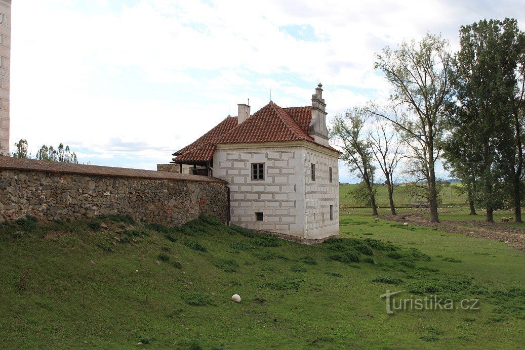 Křeprenice, gebouw op de hoek van het fort