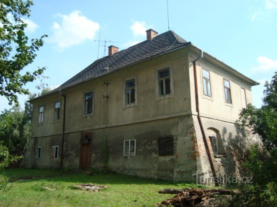 Křinec - paplak a templom mellett - Fotó: Ulrych Mir.