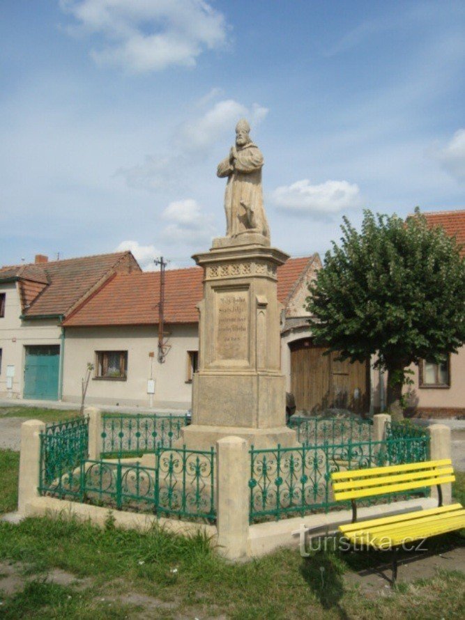 Křinec - standbeeld van St. Jilja op het plein - Foto: Ulrych Mir.