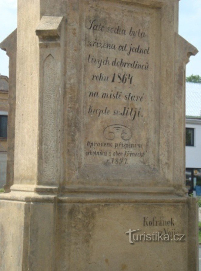 Křinec - estatua de Santa Jilja en la plaza - Fotografía: Ulrych Mir.