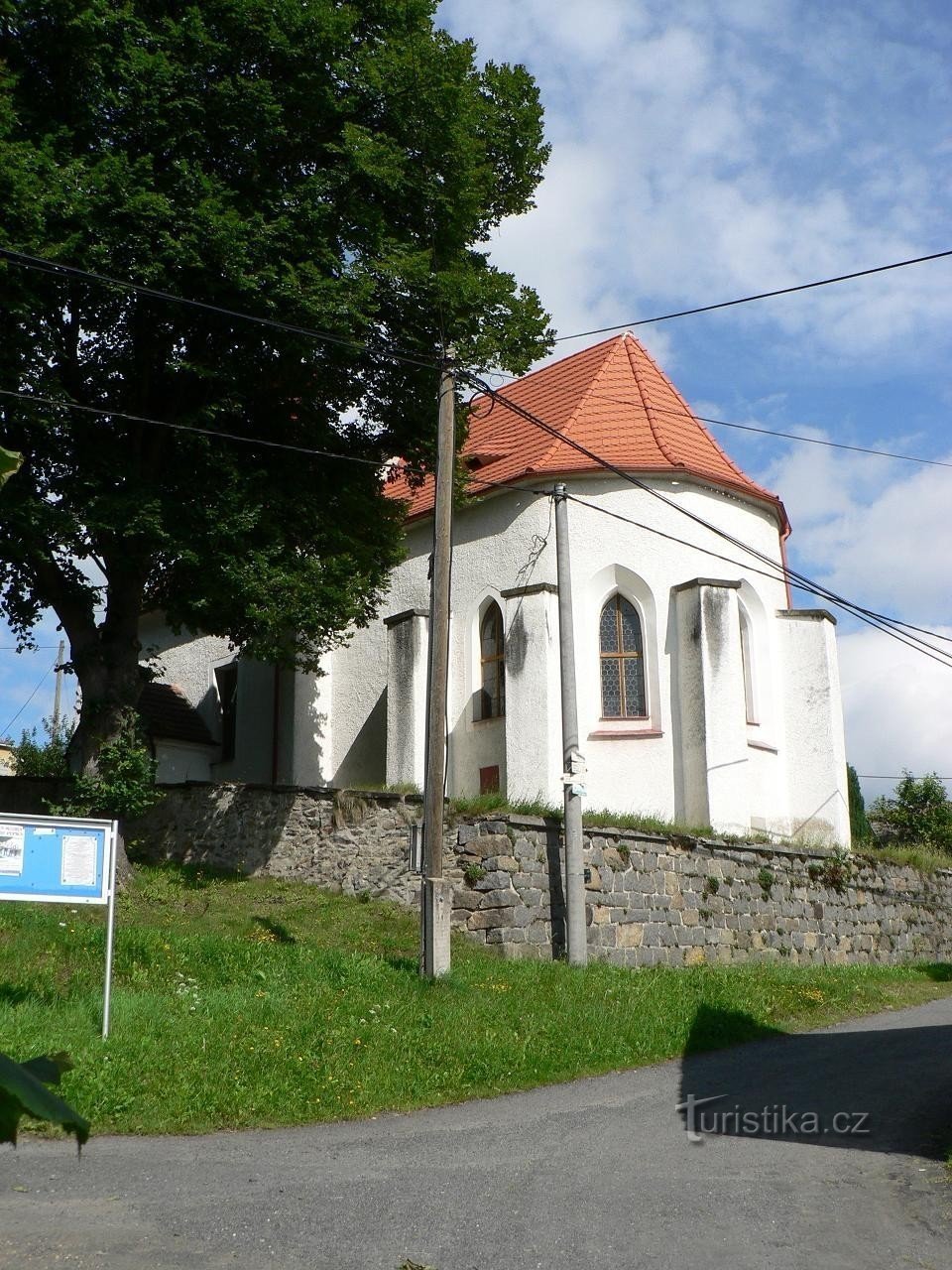 Křištín, prezbiterium kościoła św. Mateusz
