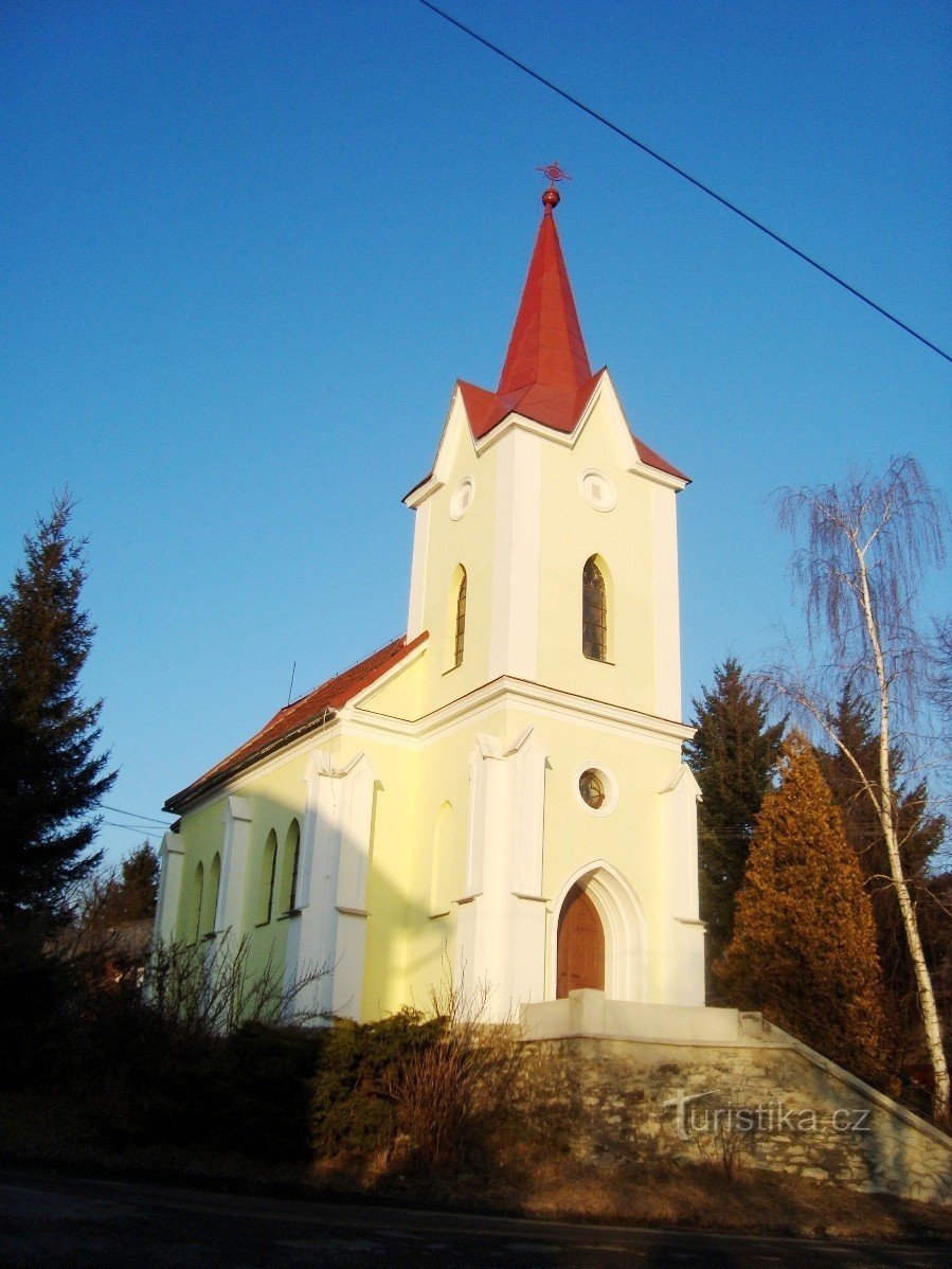 圣弗洛里安的 Křivá 教堂 - 照片：Ulrych Mir。