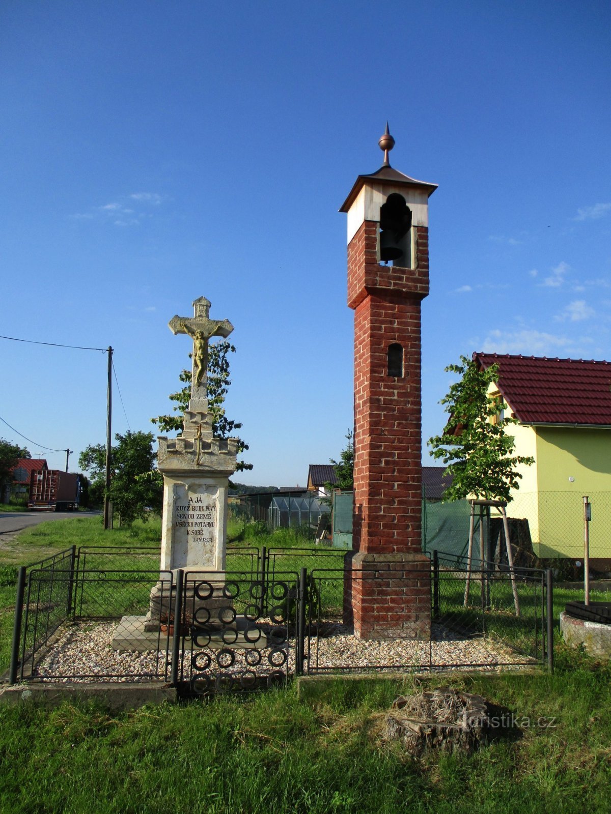 Хрест і дзвін (Гоміл)