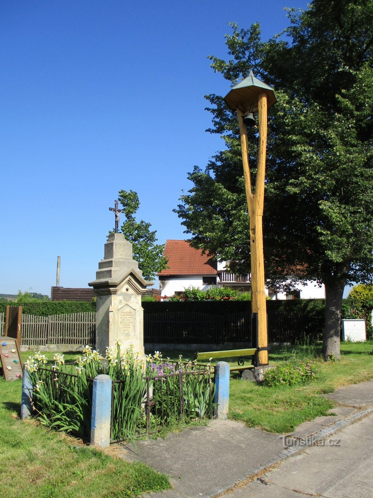 Cross and Bell (New Přím)