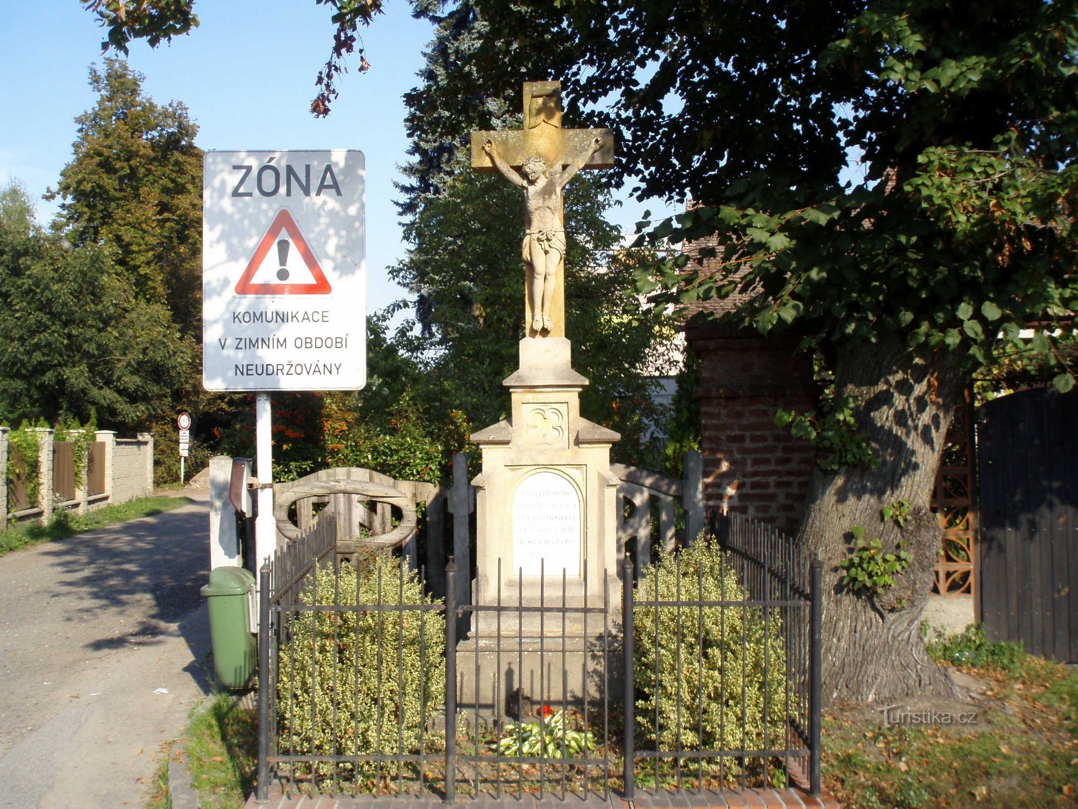 Хрест на перехресті вулиць Úprkova та Zámostí (Градец Кралове, 27.9.2011)
