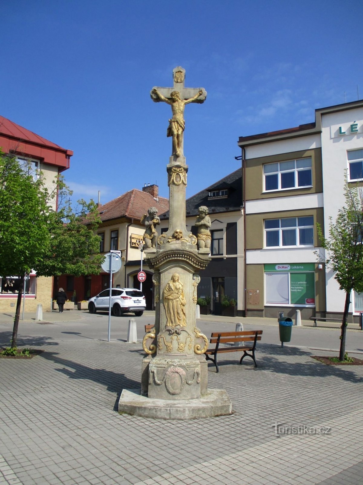 Kreuz auf dem Platz (Holice, 16.5.2020)