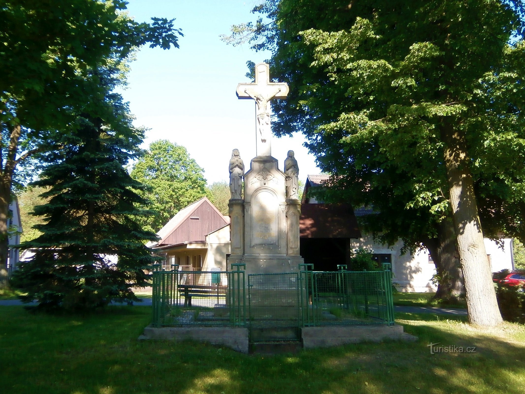 Croix dans le village (Štěnkov)