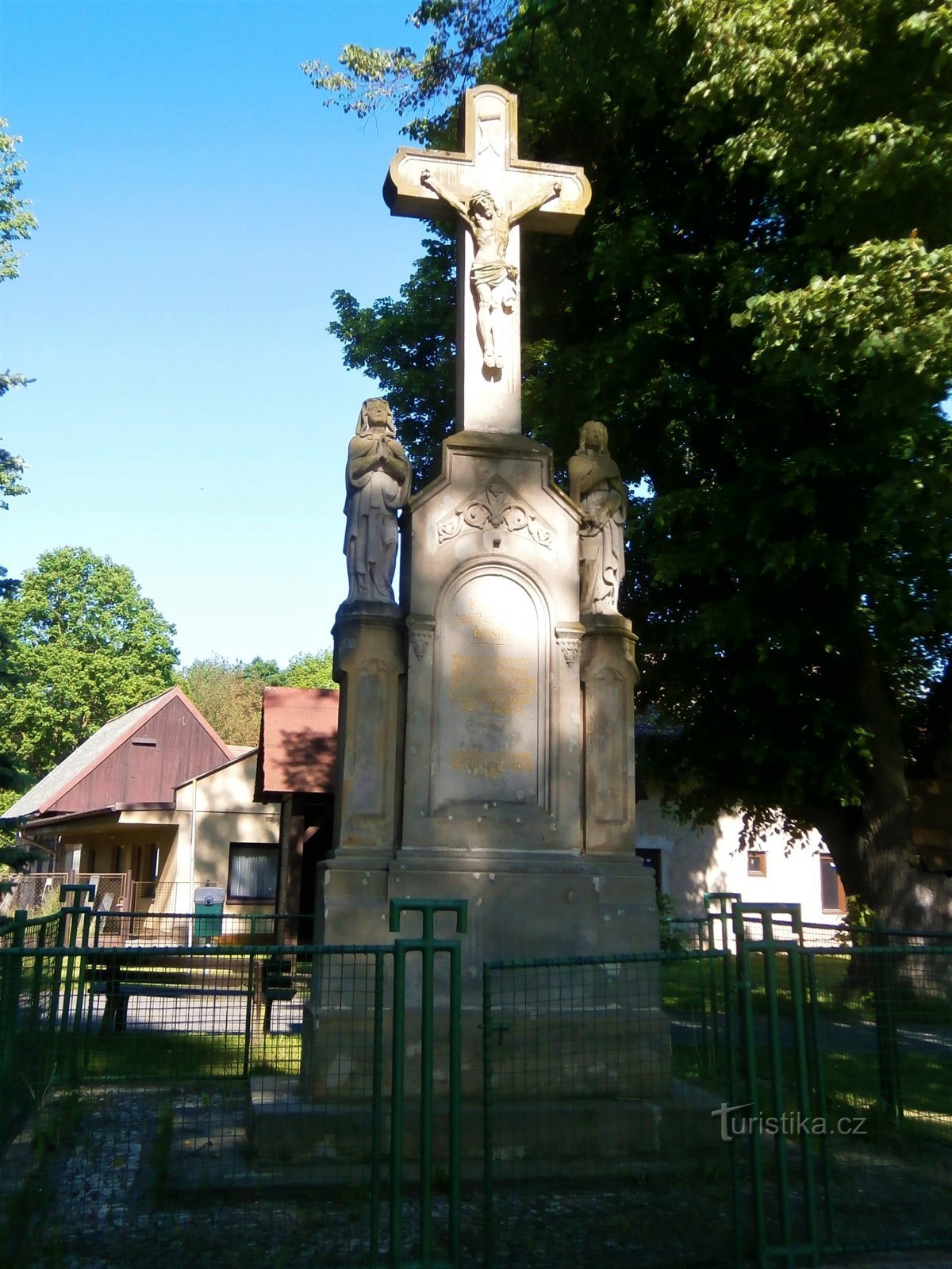 村子里的十字架 (Štěnkov)
