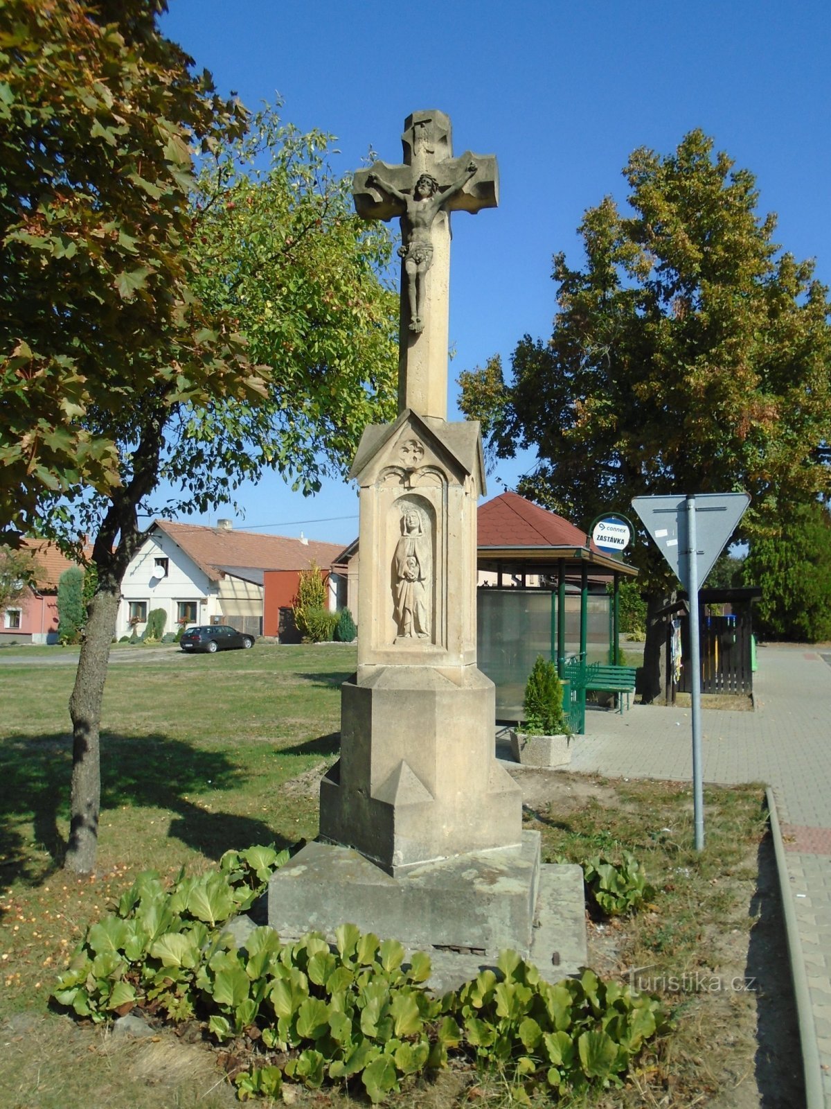 Croix sur le village (Vysoké Chvojno)