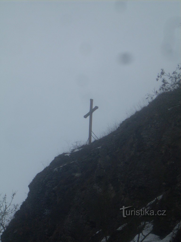 Kreuz zur Erinnerung an die Kirche St. Prokop im Prokoptal