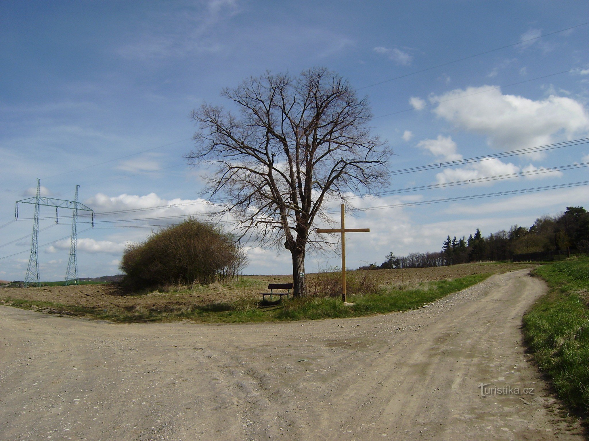 Kříž na rozcestí u Lhotky u Berouna