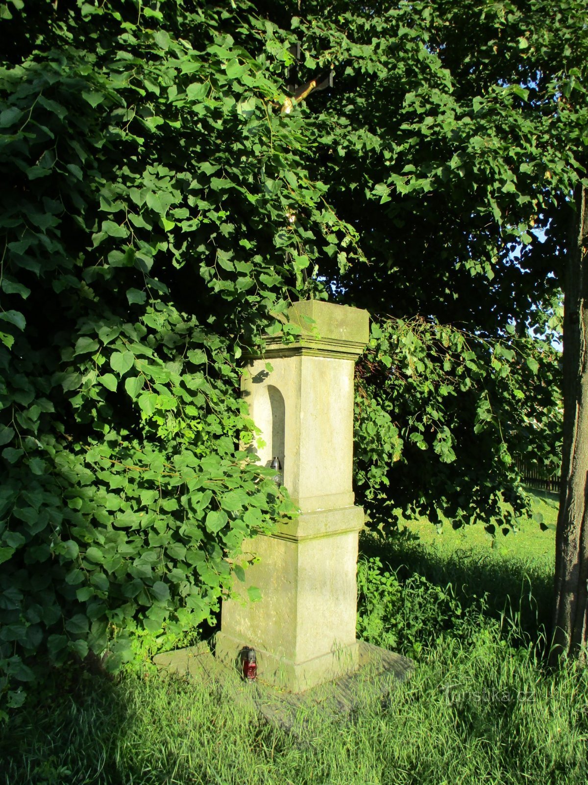 Cross in front of No. 62 (Dobřenice, 7.6.2019 June XNUMX)