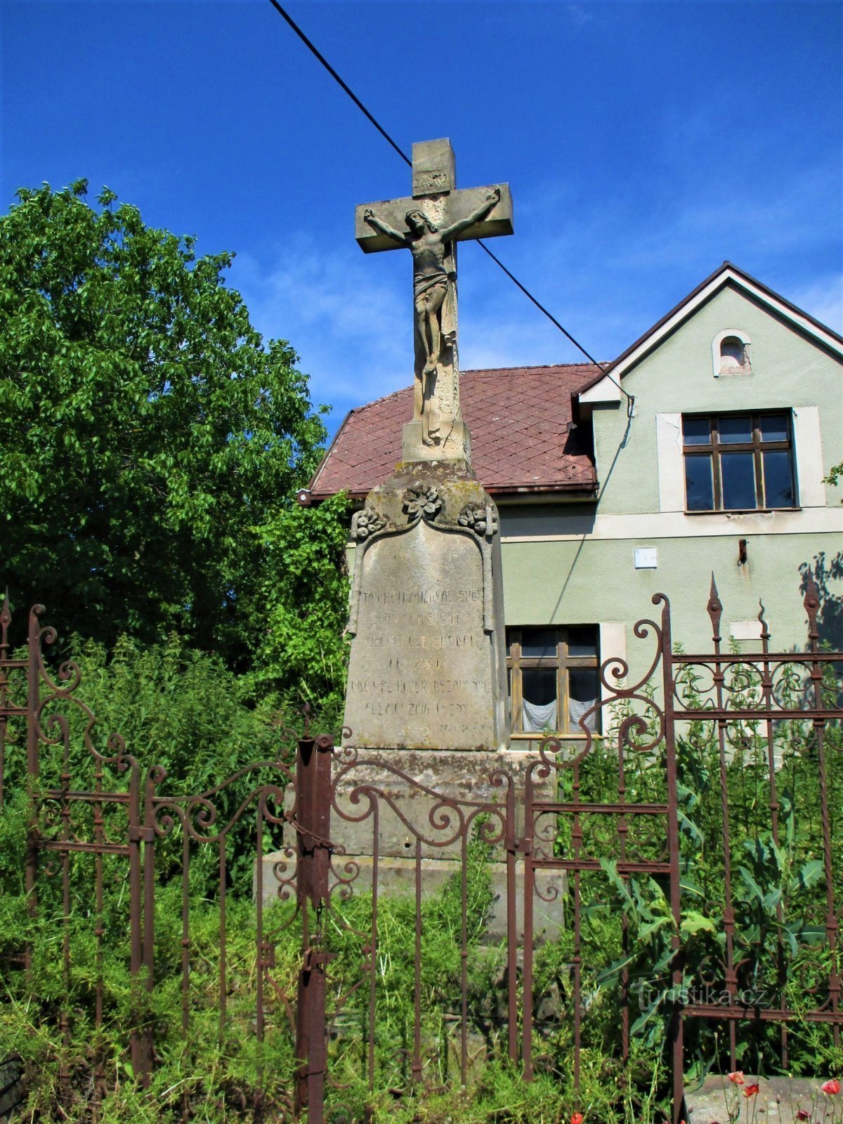 Kreuz vor Nachbar Nr. 10 (Skalice, 17.6.2019)