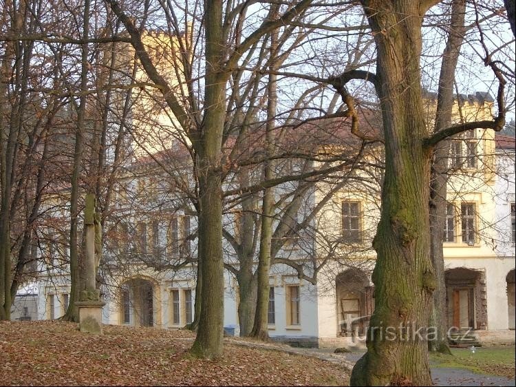 Cross in front of the castle