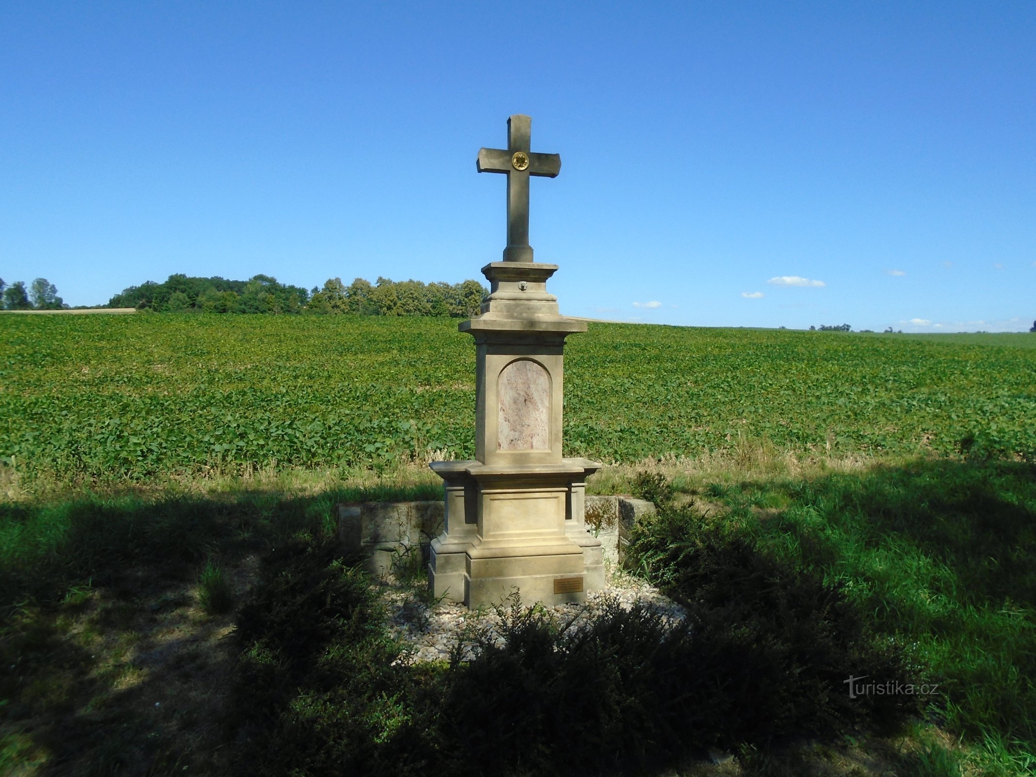 Cruce contra el camino al Podhorní mýln (Hustířany, 3.7.2018/XNUMX/XNUMX)