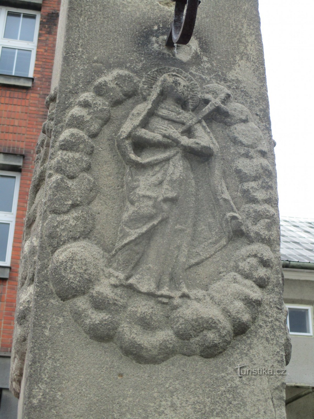 Croix avec le Christ, Hranice, classe du 1er mai