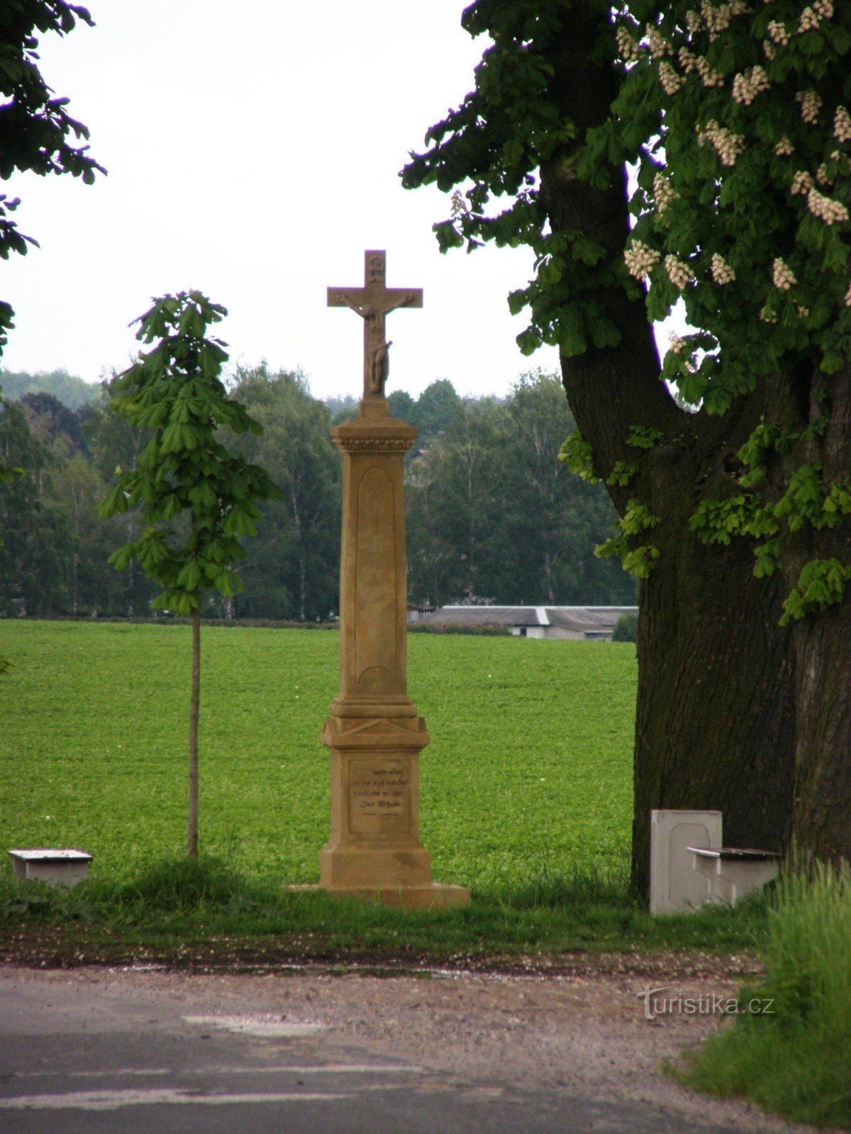 krzyż koło Bašnice