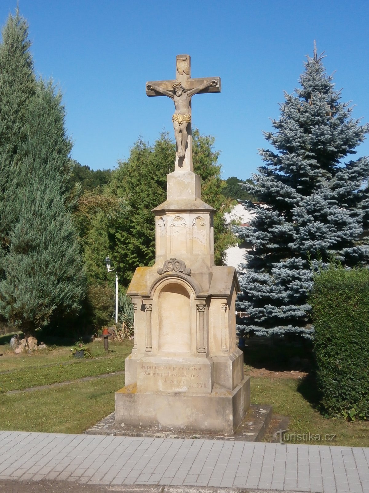 Cross at the former school (Lužany)