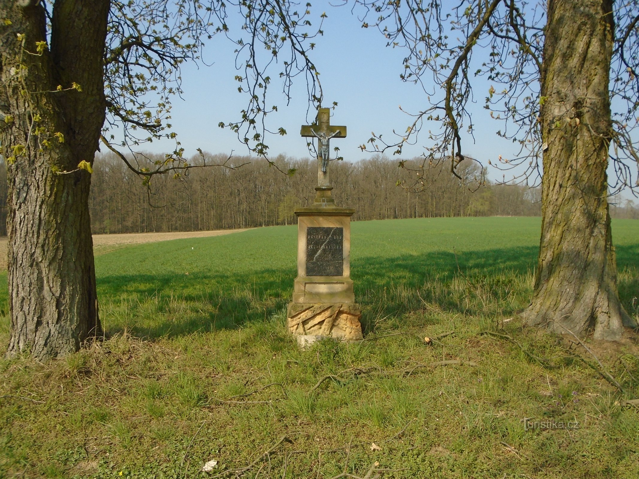 Onderweg oversteken naar Hrádek (Jehlice)