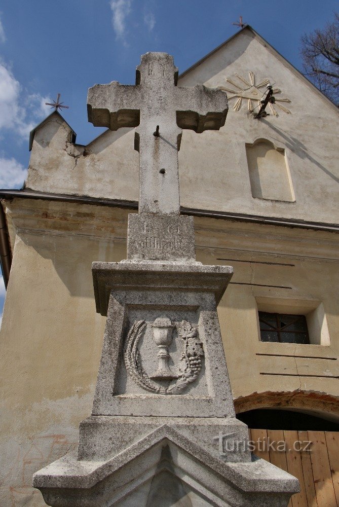 croix à la chapelle supérieure de Temenick de St. Anne