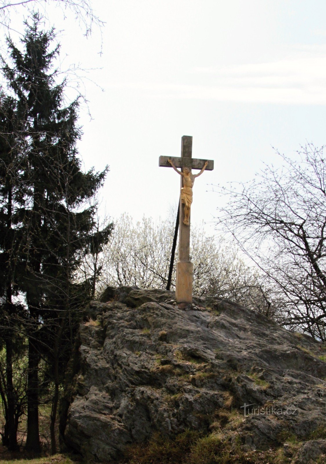 Kříž u Jiráskovy chaty v Dobrošově