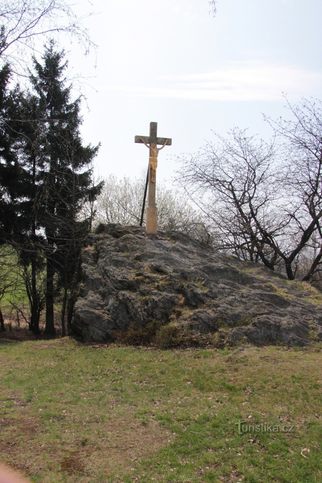 Kryds ved Jirásks sommerhus i Dobrošov