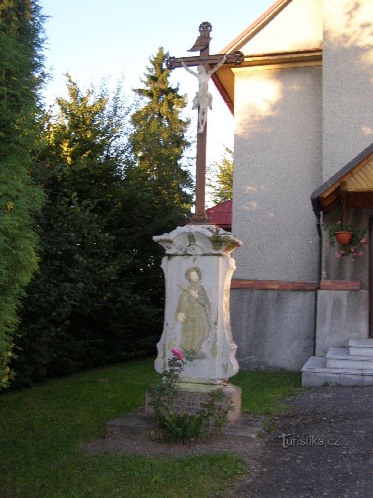 krzyż przy kaplicy