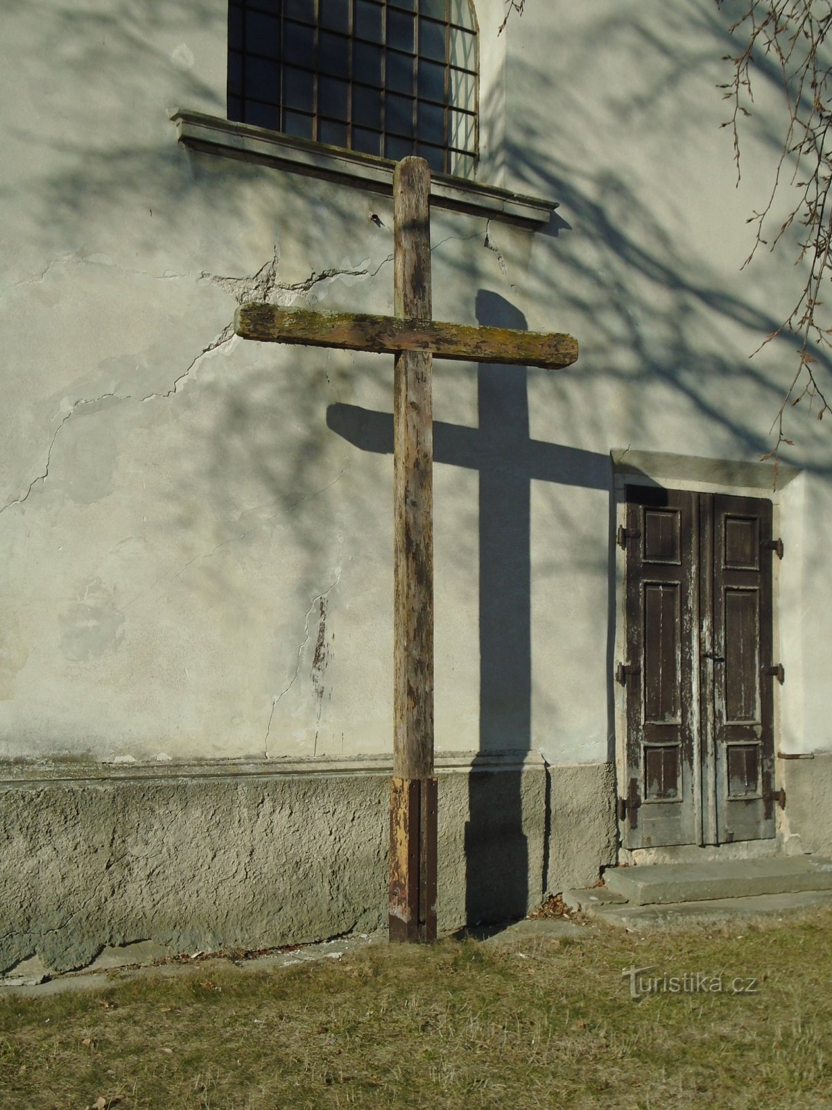 Croix à l'église (Číbuz)