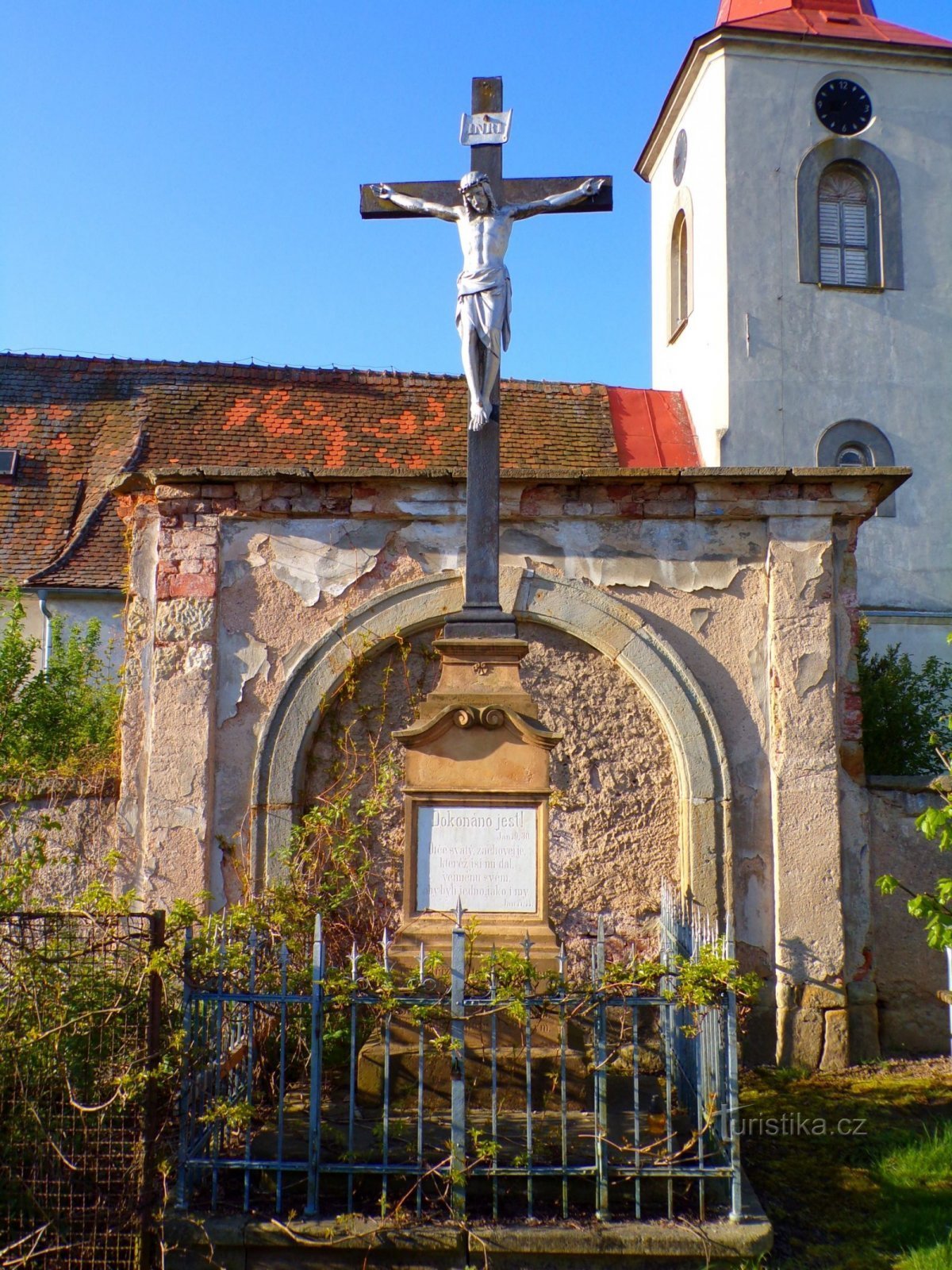 Kreuz an der Kirche St. Margaret (Semonice, 8.5.2022. Mai XNUMX)