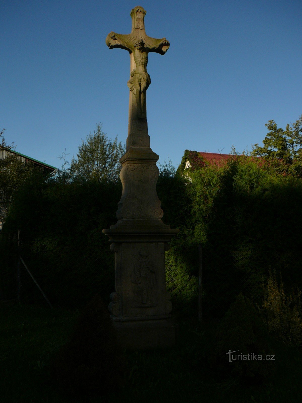 kors vid Allhelgonakyrkan i Metylovice