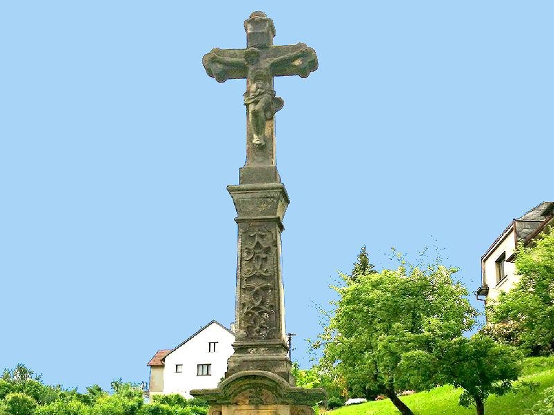 kříž u penzionu