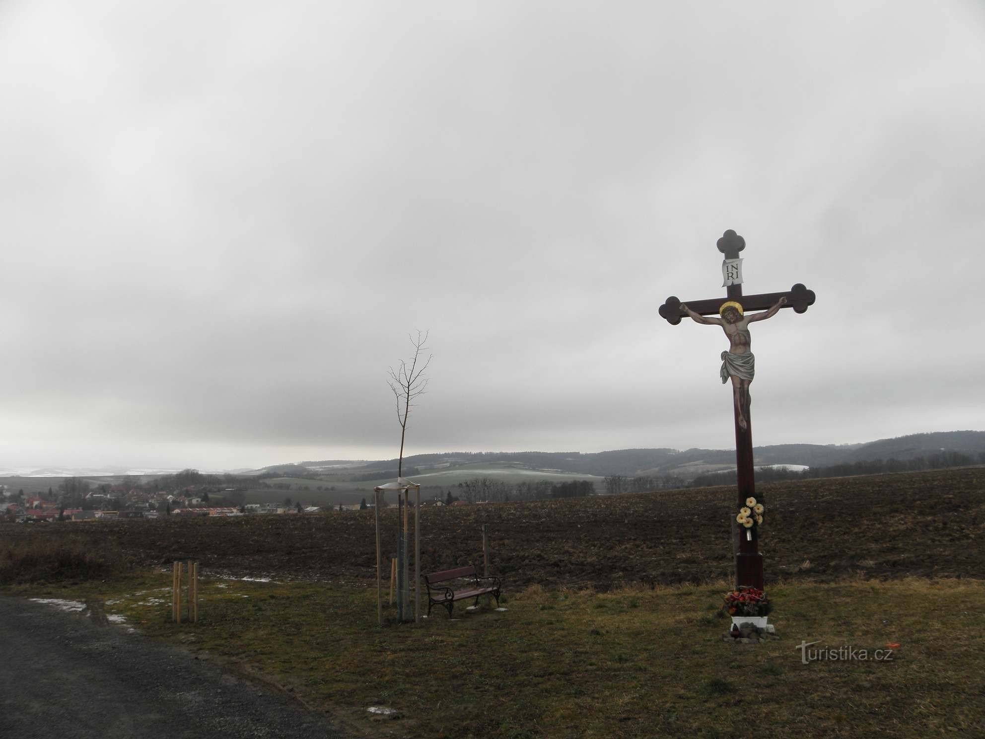 Kříž u silnice na Děrné - 1.1.2012