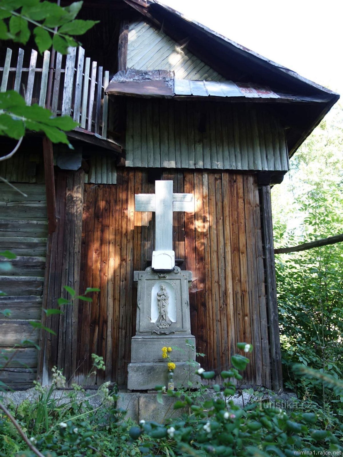 Croix à l'ancien presbytère