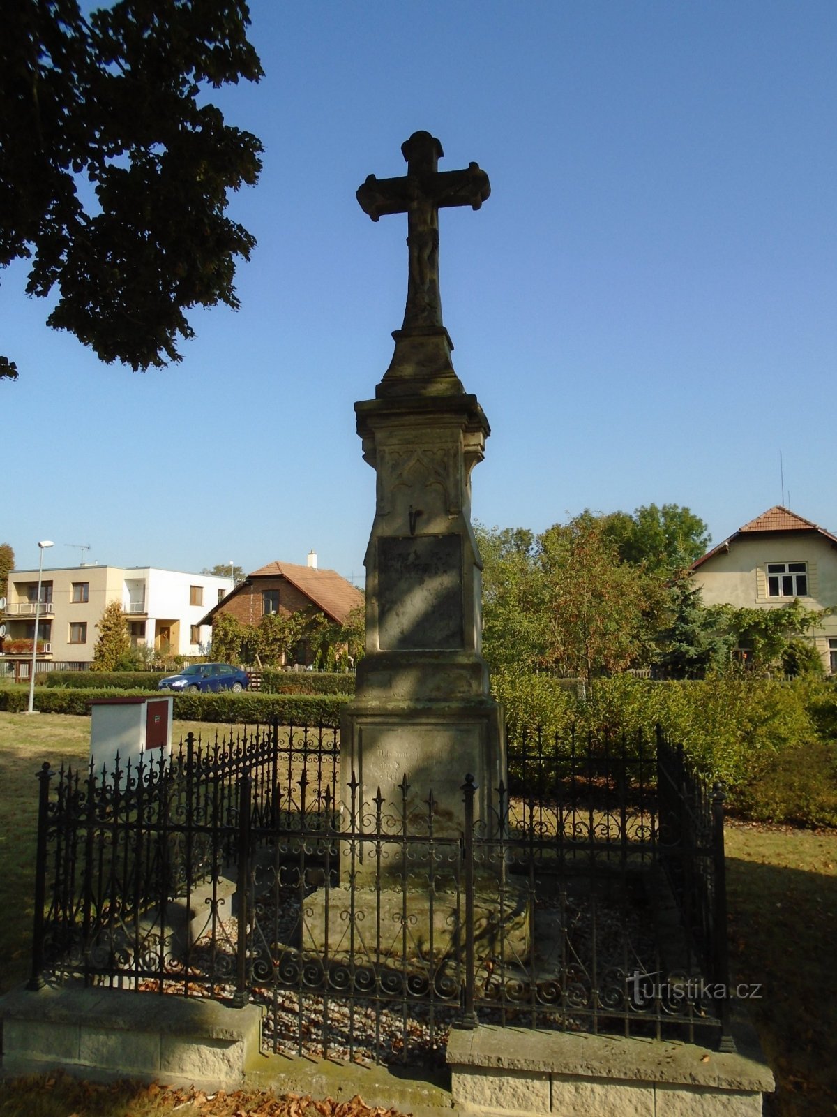 Križ na zvoniku (Choteč)