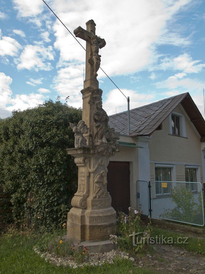 Крест в Ставенице