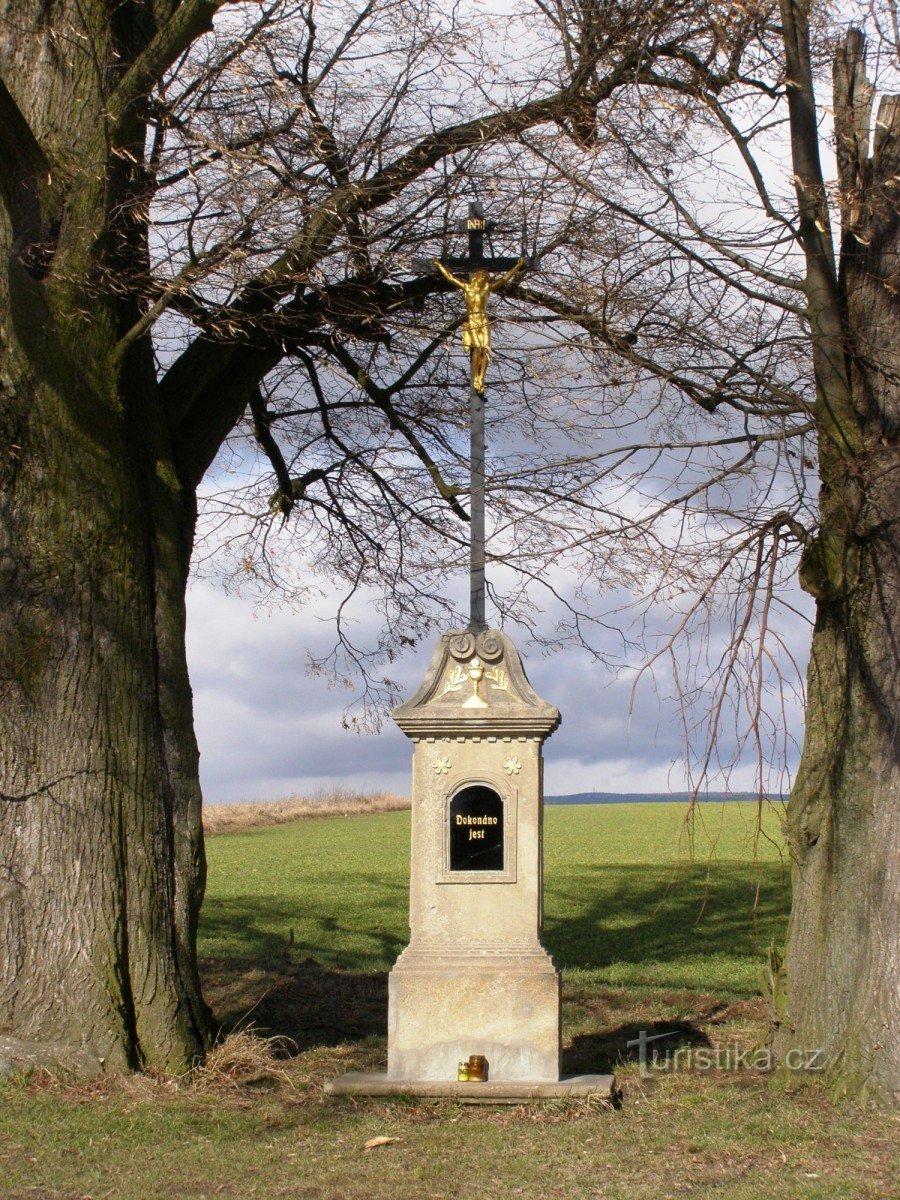 Croix et tilleuls commémoratifs près de Zaloňov