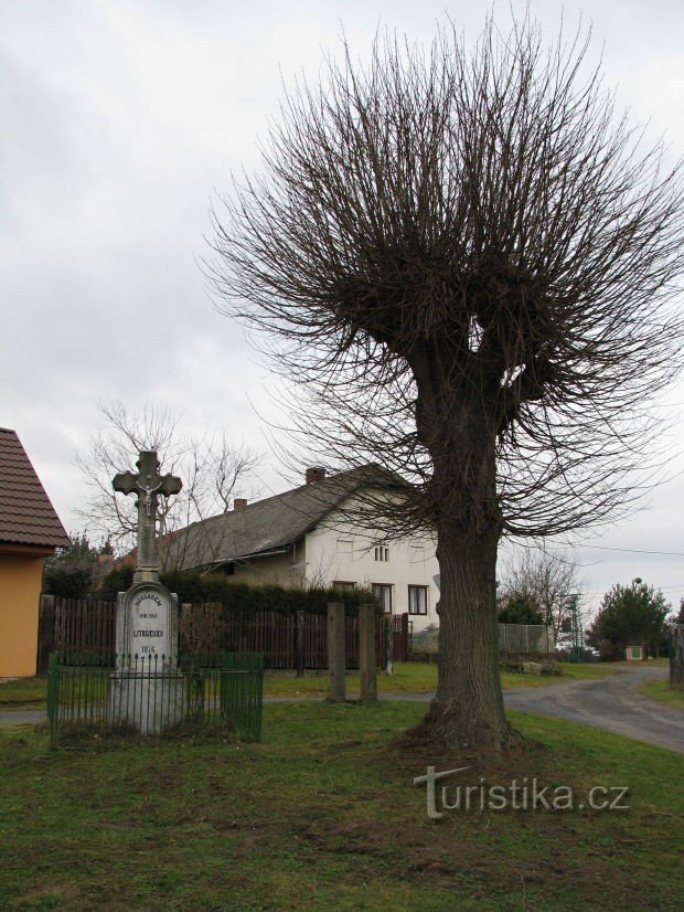 Kreuz im Dorf