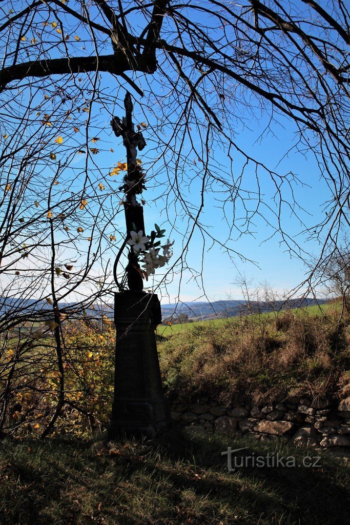 Unter der Linde kreuzen