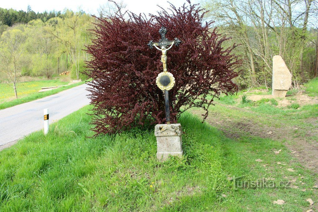 Gå över vägen till brunnen